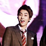 [시우민] 민석이 와<b>인색</b> 줄무늬 넥타이 모음!