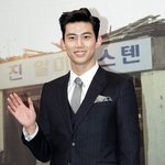 <b>정장</b>이 잘 어울리는 현직 아이돌 甲