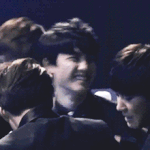 [백현] 때리는경수와 맞으면서도좋은큥이