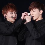 [시우민] <b>리다</b> 땀 닦아주는 밍쏙