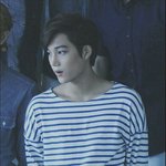 [카이] <b>김종인</b> 어깨 대박..ㄷㄷㄷ