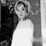 오드리 <b>헵번</b>이 된 박신혜