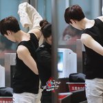 [EXO] 레이.......흘깃흘깃