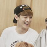 [CHEN] 저기 제가 종대 환하게 웃고있는 사진을 찾고있는데요...