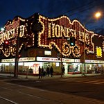 [<b>LIFE</b>]캐나다- 토론토의 토론토의 유서깊은  잡화점 Honest...