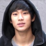 외계인 김수현 vs 아기<b>병사</b> 박형식, 대세남의 같은 옷 다른 매력...