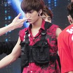 [카이] 누가 <b>종인</b>이 코찌르는거야!