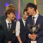 [EXO] 항상 트로피는 너의 <b>품속</b>으로