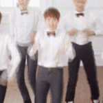 [시우민] <b>멜빵</b>춤 어디서 많이 봣다햇어