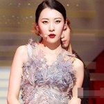 또 맨발인 <b>선미</b> 무대