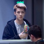 [세훈] 세훈이 <b>머리</b>에 <b>리본</b> 달았어 