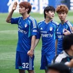 손잡고 다니는 <b>훈훈</b>한 아이돌 모습
