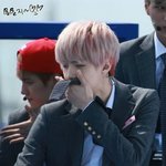 [EXO] 세훈이 넥타이 <b>냄새</b> 킁킁