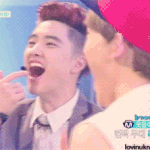[EXO] 경수 <b>이마</b>는 세 손가락으로 탁 때리면 짝 !!