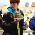[EXO] 내 친구 공황장애라서 가끔씩 서울로 <b>멀리</b>