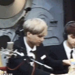 [EXO] 막내들이 도경수챙기느라 <b>분주</b>하닼ㅋㅋㅋㅋㅋ