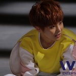 [EXO] 엓팬아닌친구한테이사진보여주니까
