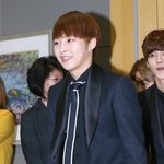 [시우민] 엑소 시우민 ‘여자도 쉽게 가질 수 없는 꿀<b>피부</b>~’