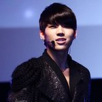 <b>비대칭</b> 컷 잘어울린 男아이돌