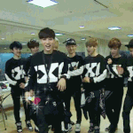 [EXO] 애들아 짜증<b>내지</b>말고 애들 사진보면서