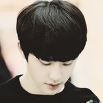 [EXO] 내가 화를 <b>내서</b> 고개를 숙이고있는