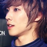 <b>목젖</b>마저 섹시한 남자 아이돌