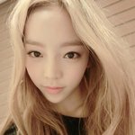 브이<b>턱</b><b>선</b> 인증한 아이돌 셀카