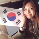 [수영] 개념돌 수영의 삼일절 셀카, 미모도 개념있어~