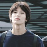 졸려 보이는 아이돌 <b>공항</b> 직찍