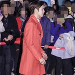 <b>주황색</b> 코트 입은 이현우......