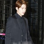 6:4 가까운 가르마로 바꾼 김우빈...