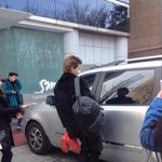 [크리스] 희수 씽이한테 MCM <b>영업</b>당했네 ㅋㅋㅋㅋㅋㅋ