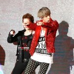 [EXO] <b>이새기</b>왜팔로걸어다님?