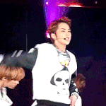 [시우민] 우민이의 <b>친근</b>한 배ㅋㅋ