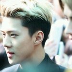 [EXO] <b>룰루</b> 월요일에 공짜로 스티커받는다