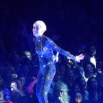 [<b>마일리</b>] 파격 퍼포먼스 <b>마일리</b> 사이러스, 쫄쫄이 입고도 이정도야...