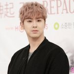 핑크색으로 염색한 유노윤호