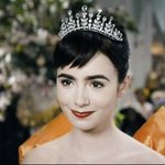 랑콤 화이트닝 에센스! 화사한 피부 릴리 콜린스