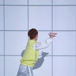 [시우민] 엉덩이 쭈욱 내밀고 그림자 만드는 민석이