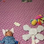 일어나지 안는 성희와 <b>심심</b>한 엄마