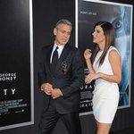 [산드라블록] <b>나사</b>를 놀래킨 우주인에서 지상으로 돌아온 그녀의 각선미...