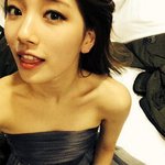 간만에 셀카 찍은 수지