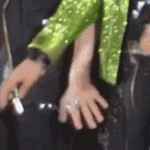 [카이] 종인아 손깍지 끼는거좋아<b>하니</b>....?