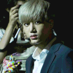 [카이] <b>종인</b>이가 쳐다보는데..나 숨멎