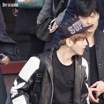 [백현] 슈프림인가 이거 되게좋아하는 듯 어제 <b>이</b> <b>옷</b>도