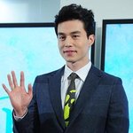 [상남자] <b>백옥</b> 피부에 태평양 어깨 뽐내는 상남자 이동욱 ㄷㄷ