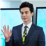 [이동욱] 완벽 몸매로 수트빨 제대로 살리는 이동욱~!