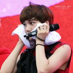 [카이] 종인이 빨간색이 잘어울리는듯