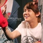 팬을 올려보는 아이돌의 <b>시선</b>.jpg