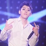 섹시하게 셔츠 <b>단추</b> 푼 남자 아이돌